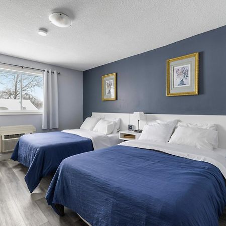 Lakeside Inn Cloyne エクステリア 写真