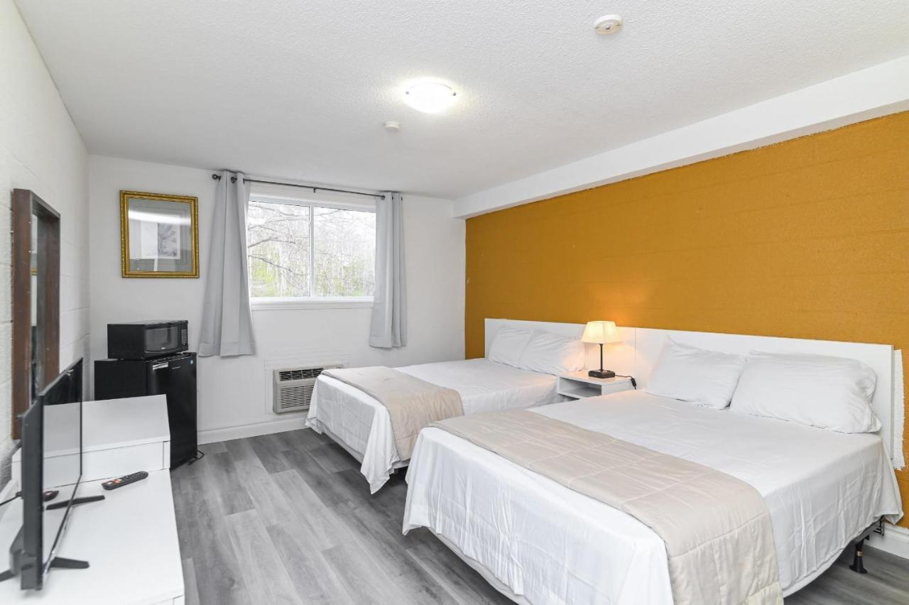 Lakeside Inn Cloyne エクステリア 写真