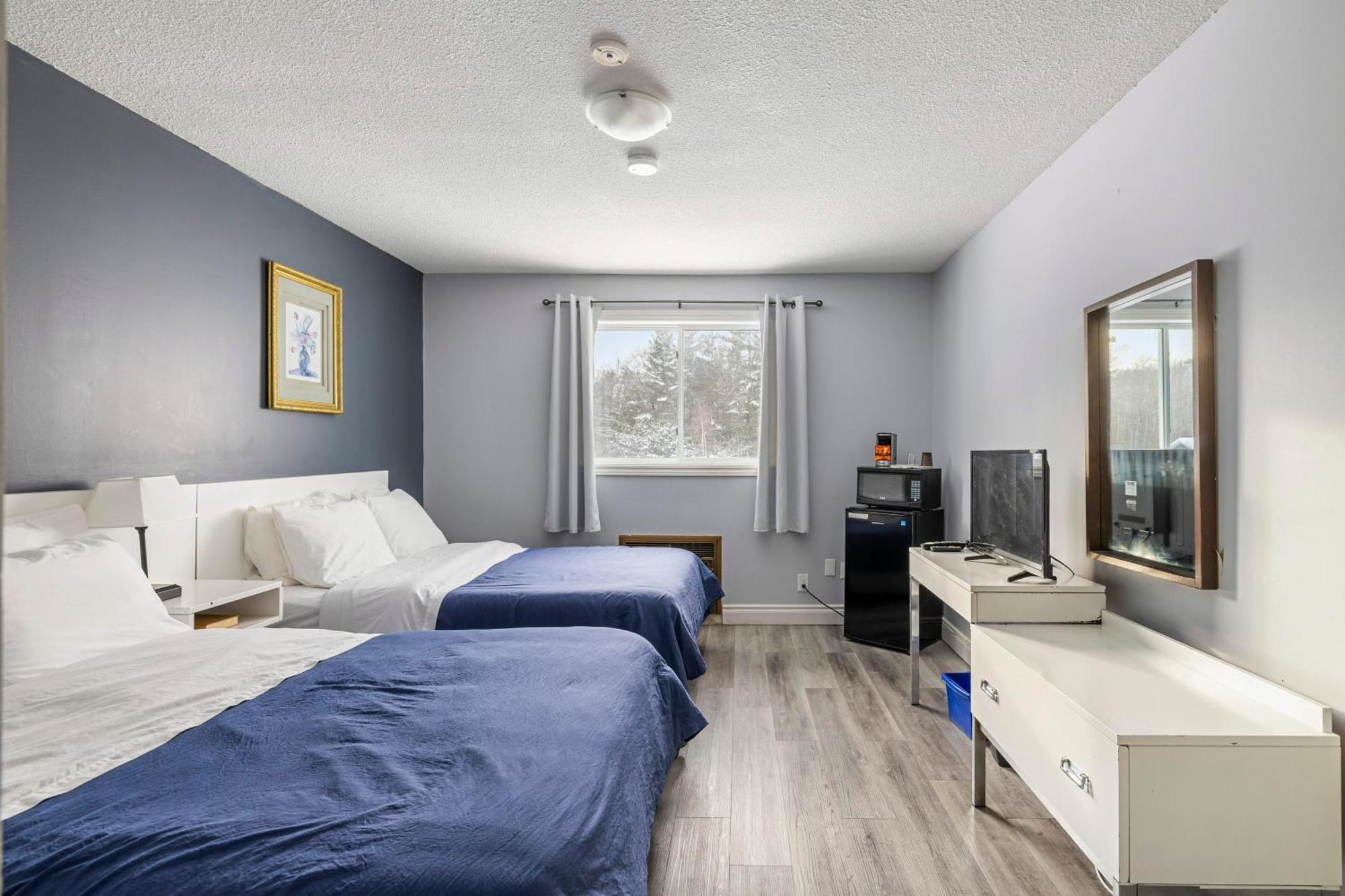 Lakeside Inn Cloyne エクステリア 写真
