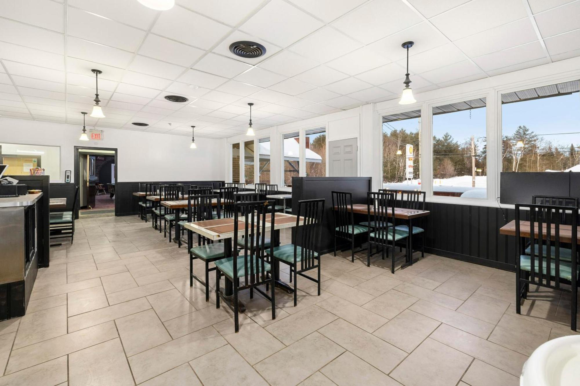 Lakeside Inn Cloyne エクステリア 写真