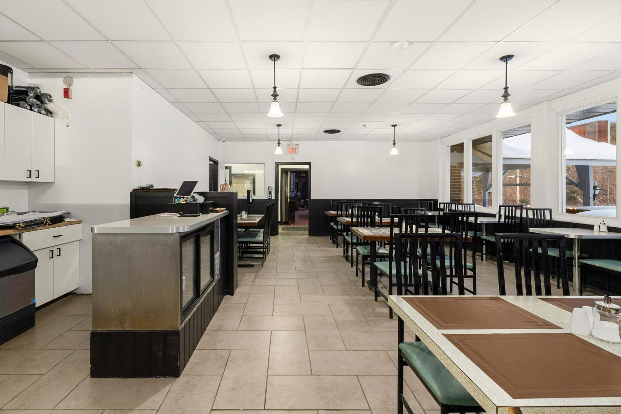 Lakeside Inn Cloyne エクステリア 写真